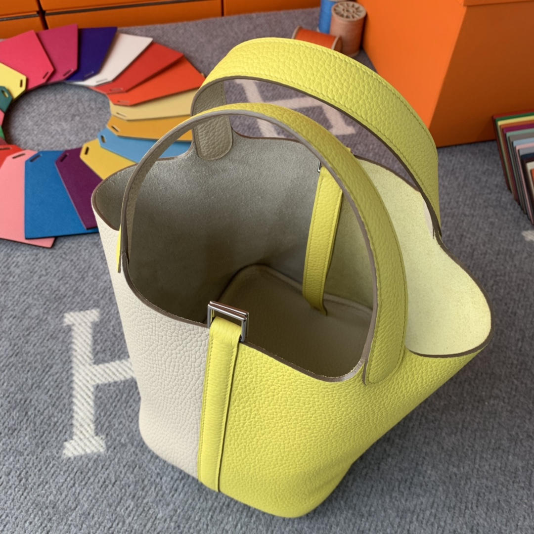 에르메스 피코탄18 화이트 라이트그린 은장 끌레망스가죽